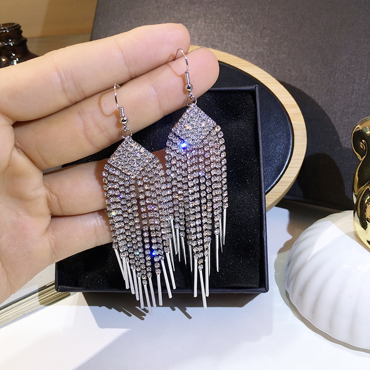 Bông Tai Dài Hình Trái Tim Đính Đá Lấp Lánh Thời Trang Mới Cho Nữ