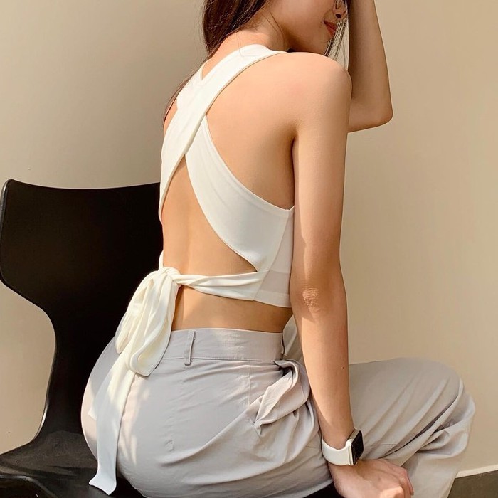 Áo croptop cổ tròn, sát nách, chéo lưng và thắt nơ xinh xắn