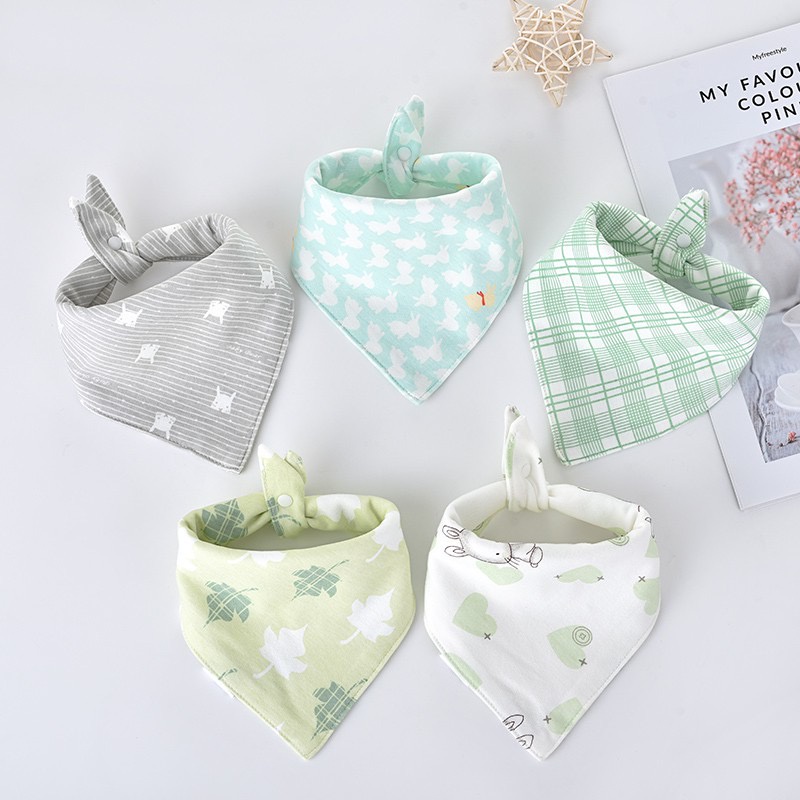 Set 5 yếm tam giác cotton màu cúc bấm in hình dễ thương cho bé