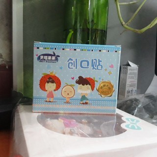 Hộp 120 miếng băng gâu mang hình hoạt hình đáng yêu giảm bớt đi sự đơn điệu