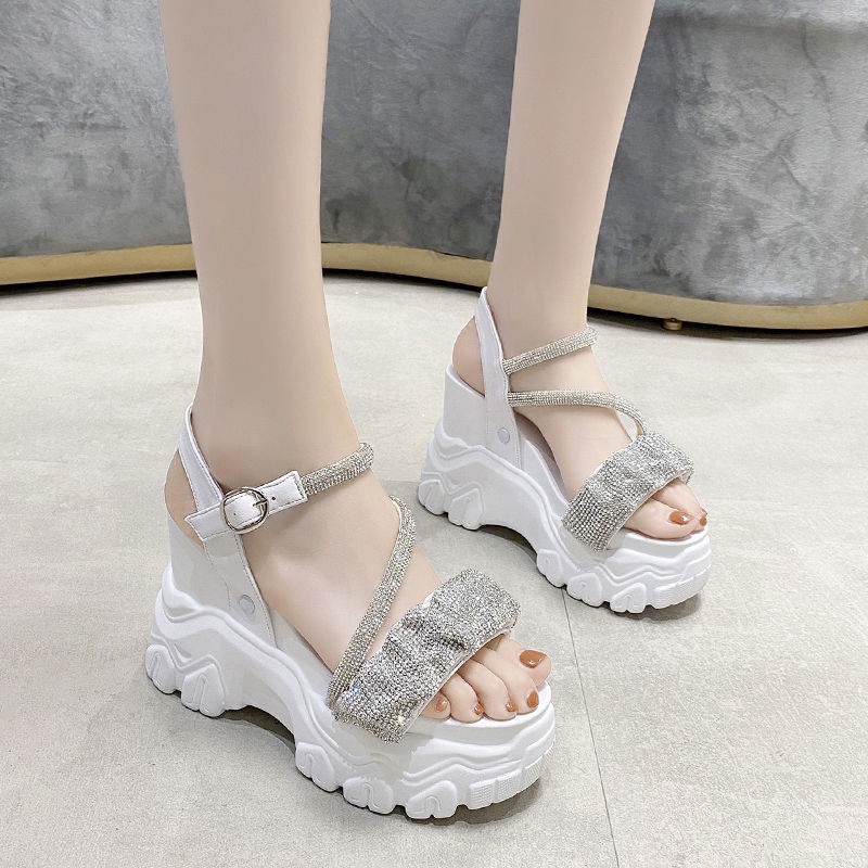 Dép Sandal Mùa Hè Đế Xuồng Dày Dặn Đính Đá Dễ Phối Đồ Phong Cách Mới