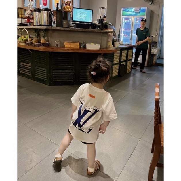 Áo thun LV cream cho bé , áo phông trẻ em unisex TP KIDs MSP 1245