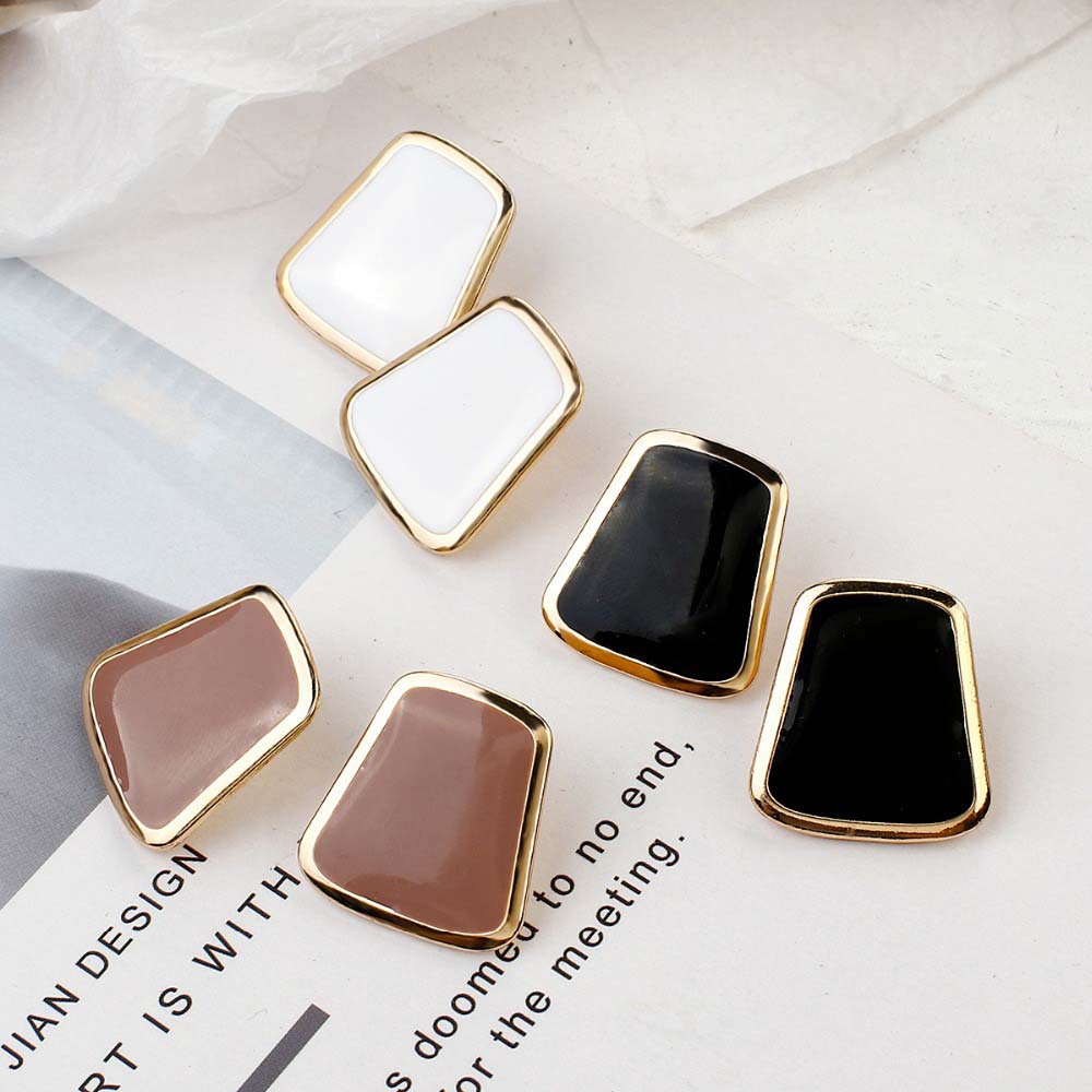 Khuyên tai nữ hình dáng độc đáo thời trang