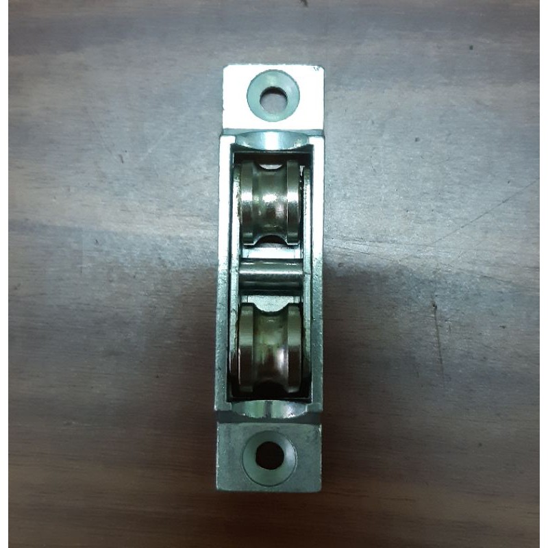 Bánh xe đôi cửa nhựa