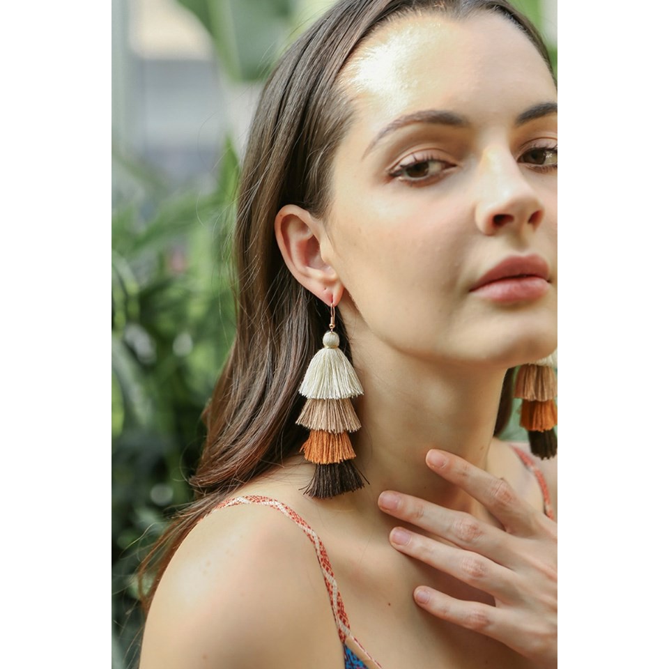 Khuyên tai tua rua dài