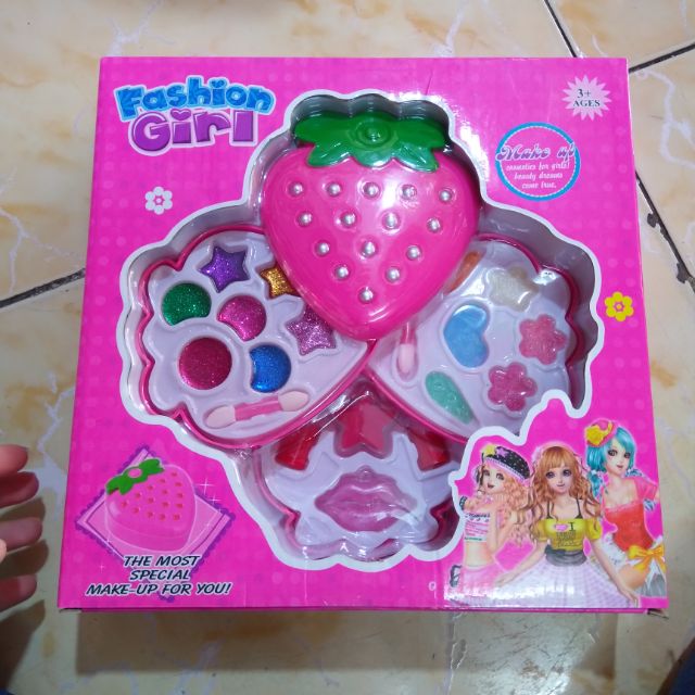 Đồ chơi trang điểm