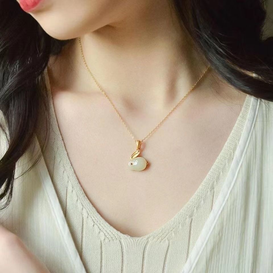 Vòng cổ Mặt Đá Ngọc Bích Hình Thỏ Con Xinh Xắn Cho Nữ