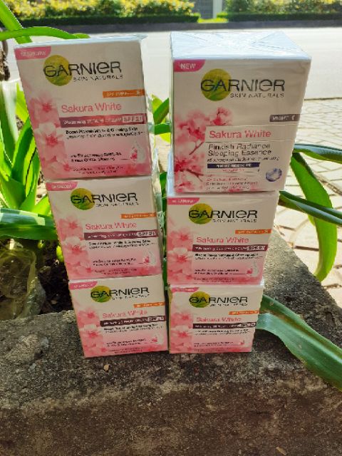 Kem dưỡng da mặt ban đêm Garnier sakura white trắng da giảm lão hóa da( có cả ban ngày, lấy ngày thì nt cho shop bít nhé