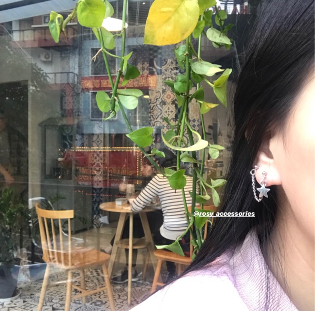 ROSY - KHUYÊN TAI VÀNH 2 LỖ NGÔI SAO