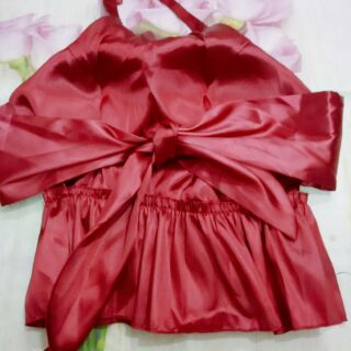 Áo yếm cột dây cổ, hở lưng