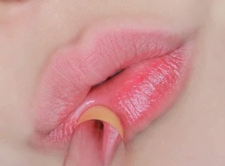 Son dưỡng YNM RAINBOW HONEY LIP