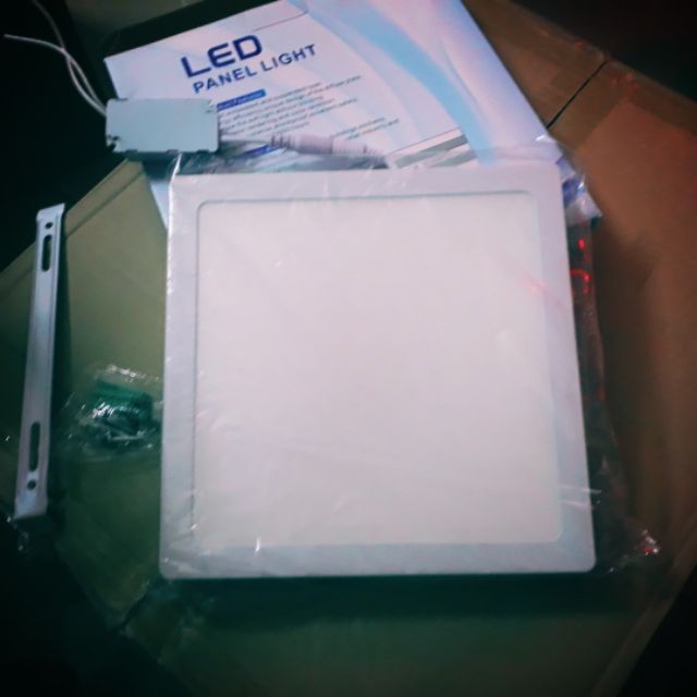 Đèn led ốp nổi 18w vuông trắng