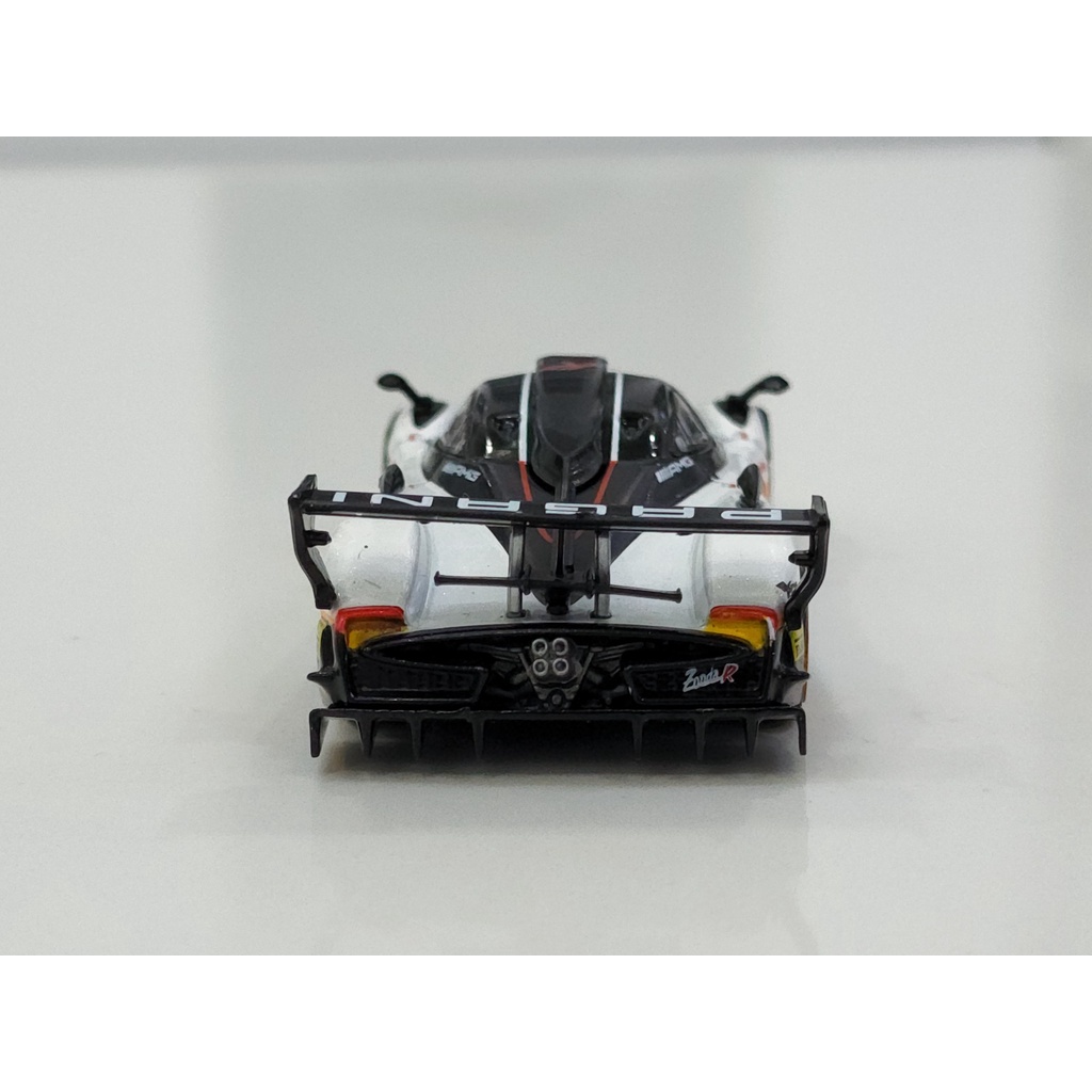 Xe Mô Hình Pagani Zonda Revolucion Bianco Benny 1:64 Tarmac Works