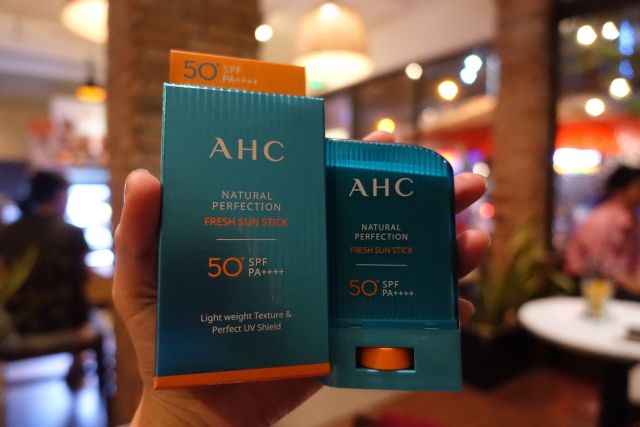 Thanh lăn chống nắng dạng thỏi AHC Natural Shield Sun Stick