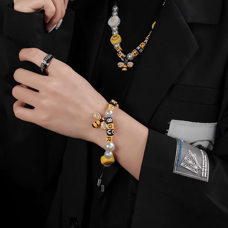 Vòng Tay Ngọc Trai Mặt Ong Và Hoa Cúc Mặt Cười Chất Lượng Cao Phong Cách Hip Hop Thời Trang Unisex 2268