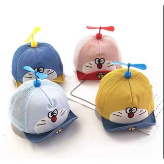 Mũ / Nón lưỡi chai hình Doremon có gắn chong chóng đáng yêu cho bé....