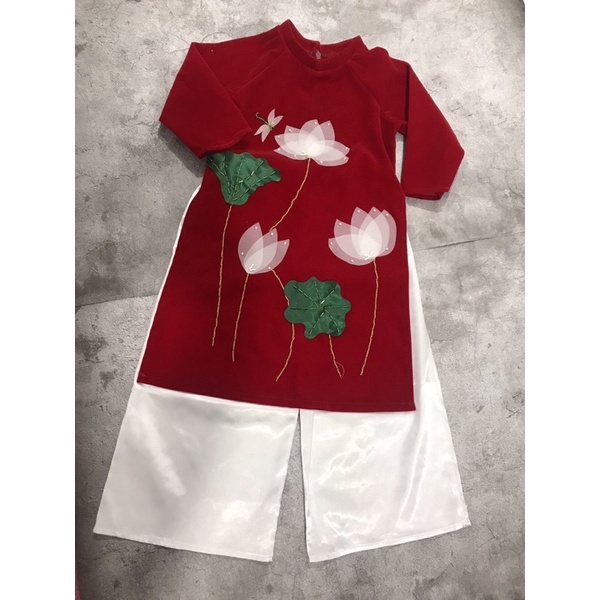 Áo dài nhung đỏ bé gái