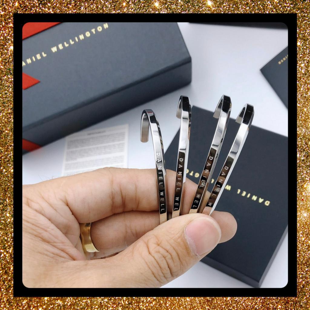 Vòng cuff titan năm nữ không sét không đen,