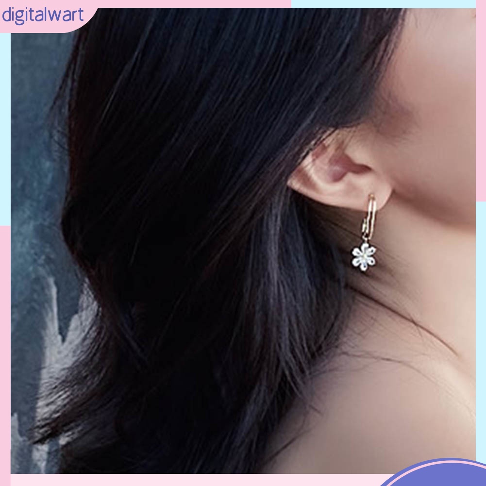 Khuyên tai hình hoa đính đá thanh lịch