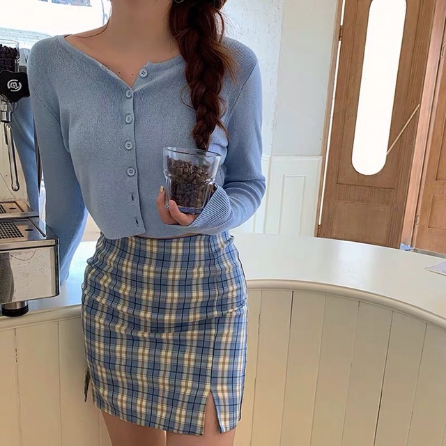 Áo Cardigan Len Mỏng Croptop x Chân Váy Ngắn Kẻ Caro Trendy