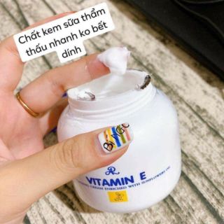 Kem dưỡng ẩm Vitamin E Thái Lan