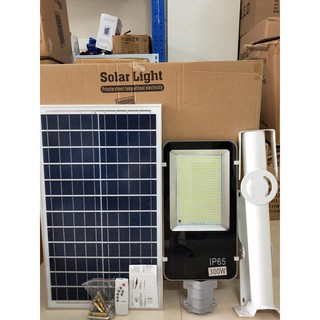 ĐÈN NĂNG LƯỢNG MẶT TRỜI 300W KIỂU BÀN CHẢI