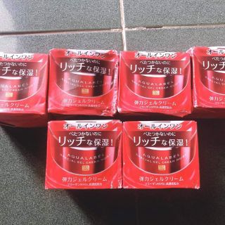 Kem dưỡng da Aqualabel Shiseido màu đỏ