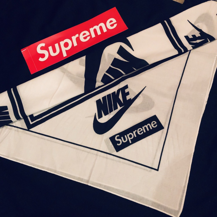 Khăn bandana Supreme lab N!Ke trắng Sơn Tùng MTP