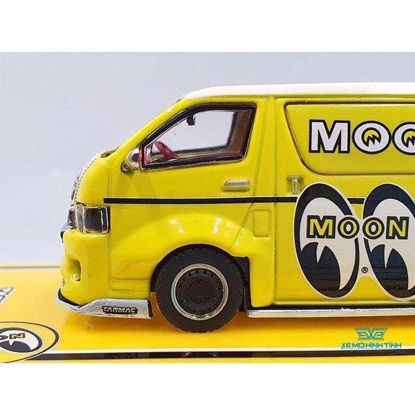 Xe Mô Hình Toyota Hiace Widebody Mooneyes Tỉ lệ 1:64 Hãng sản xuất Tarmac Works ( Vàng )