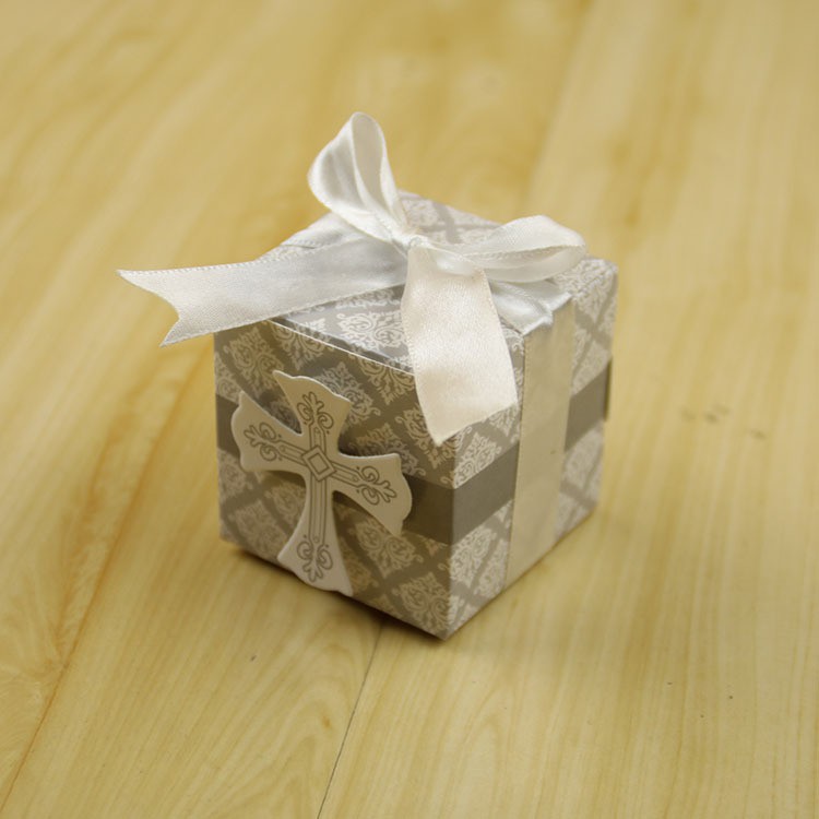 HN4 Hộp quà hộp bánh hình thánh giá màu bạc 5.3*5.3*5.3cm