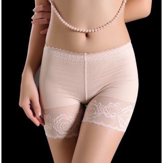 Quần đùi ren hoa hồng mặc trong váy 2 lớp