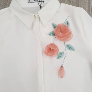 Áo sơ mi lụa đính hoa thêu