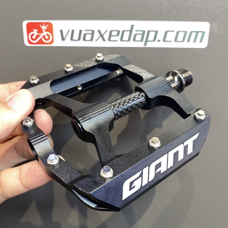 BÀN ĐẠP PEDAL GIANT – HILL CARBON BẠC ĐẠN