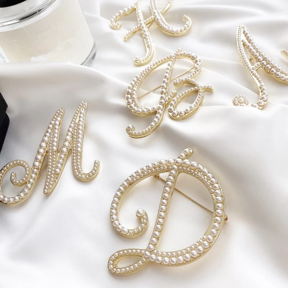 Ghim Cài Áo Hình Chữ Cái Đính Ngọc Trai Nhân Tạo Thời Trang