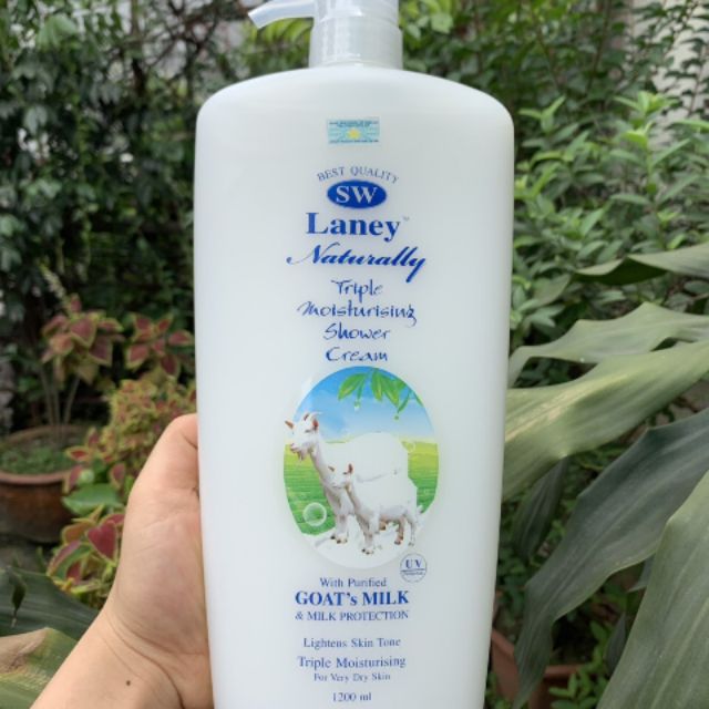 Sữa tắm sữa dê laney Naturally của malaysia chai 1200ml