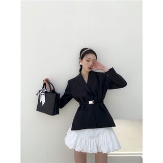 Set áo blazer vest đen tay dài cà váy trắng bồng