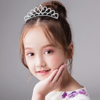 Vương niệm đội tóc cho bé gái