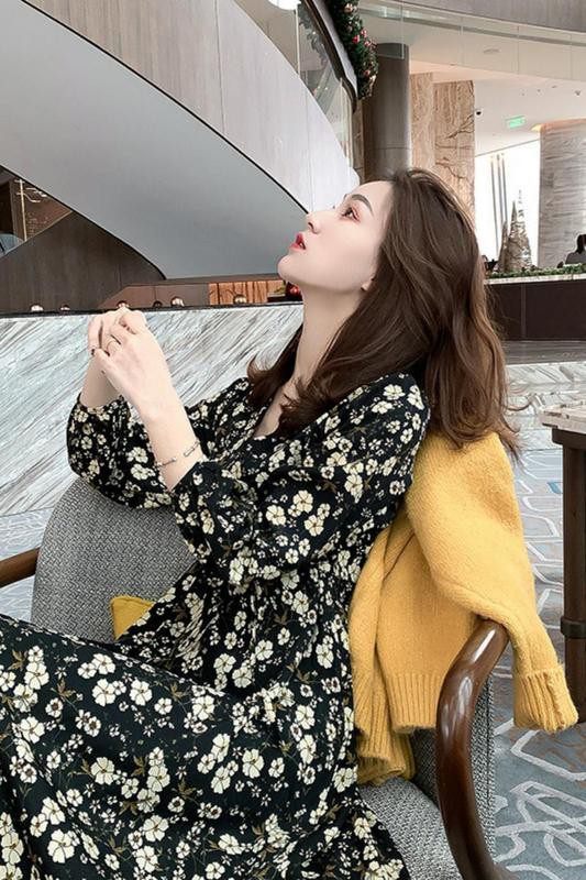 Đầm lụa cổ chữ v chiết eo họa tiết hoa trẻ trung xinh xắn | BigBuy360 - bigbuy360.vn