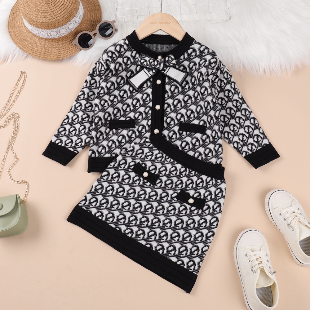 Bộ đồ BEAR LEADER gồm áo sweater + chân váy xinh xắn theo phong cách thu đông Hàn Quốc 2022 cho bé gái 3-7 tuổi