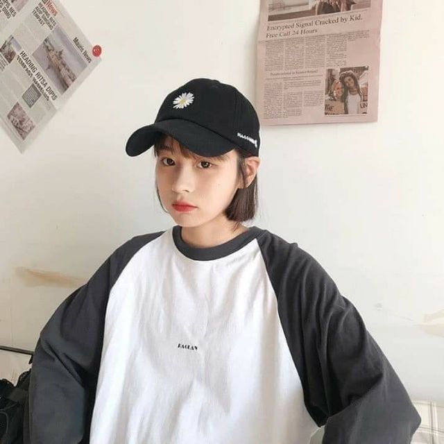 Mũ lưỡi trai nữ màu đen thêu hoa cúc