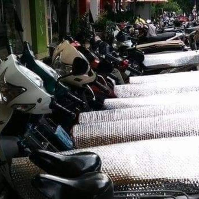Tấm bạc che yên xe máy
