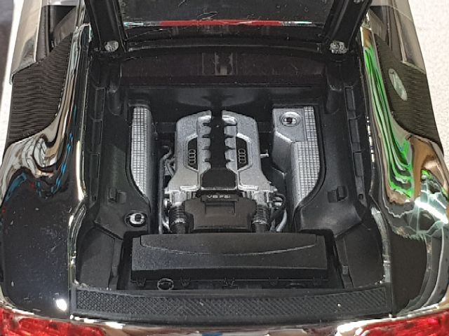 Xe Mô Hình Audi R8 Bóng Gương tỉ lệ 1/24 Welly