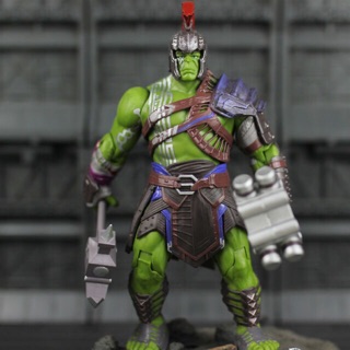 Mô hình Diamond Marvel Select Hulk Ragnarok