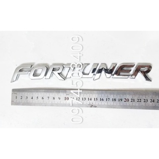 Chữ fortuner màu bạc trang trí ô tô