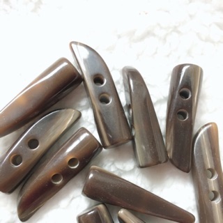 502SVV001: Cúc áo nhựa sừng
