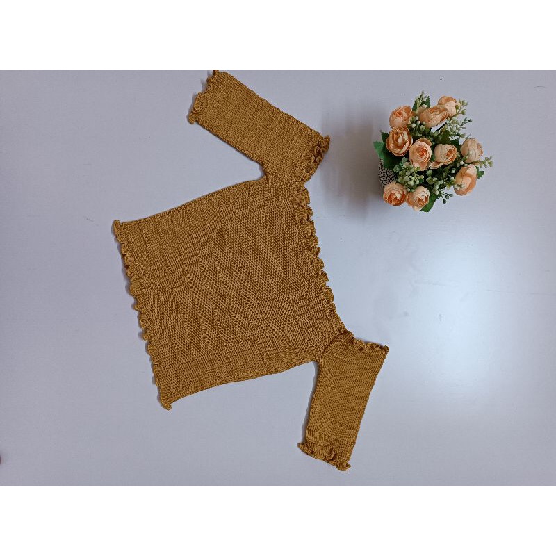 Áo Len mongteghi Quảng Châu Áo croptop trễ vai màu vàng bò Mã VBTV01