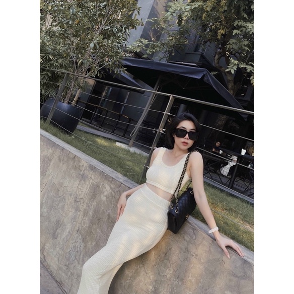 Áo croptop sát nách + Chân váy body