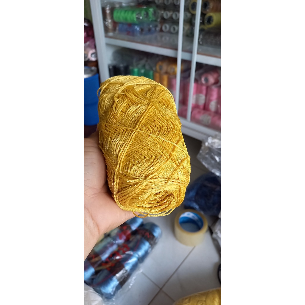Sợi len xà cừ màu vàng đồng dùng trong đan móc