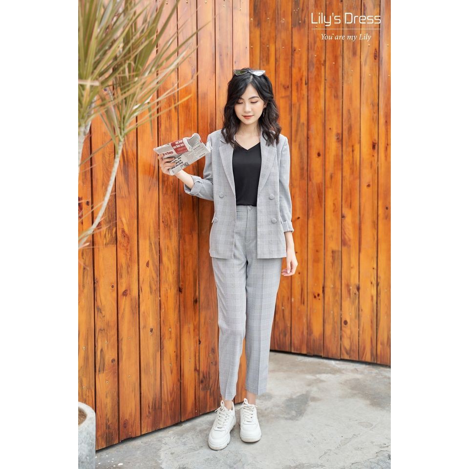 Set Blazer Ghi Sáng 4 cúc dáng ngắn + quần âu by Lilie | BigBuy360 - bigbuy360.vn