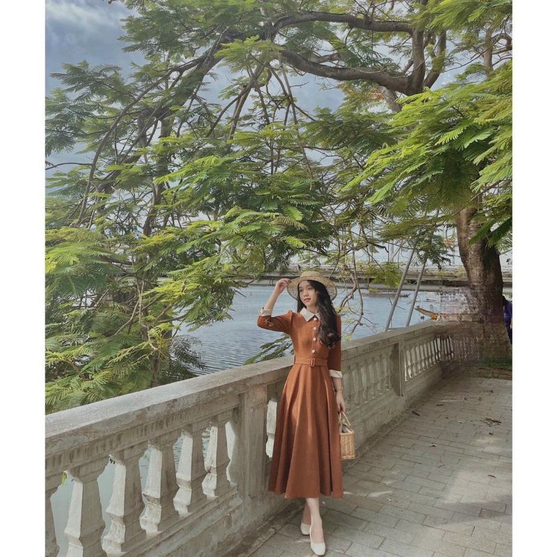 Váy nhung nâu cổ Pitter trắng kèm đai